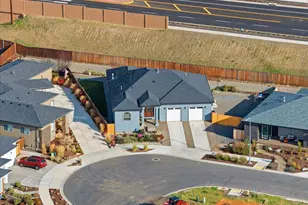 2802 High Cedars Ln, Medford, OR 97504 - Photo 7