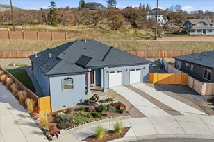 2802 High Cedars Ln, Medford, OR 97504 - Photo 5