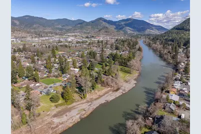 1455 SE Rogue Drive, Grants Pass, OR 97526 - Photo 15