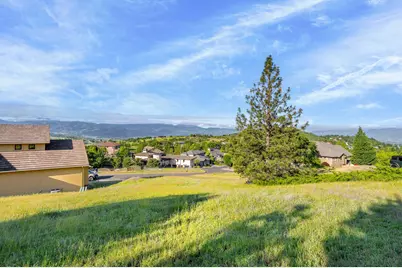 5626 Fallbrook Lane, Medford, OR 97504 - Photo 9