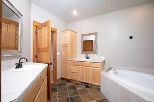 61783 Metolius Dr, Bend, OR 97702 - Photo 15