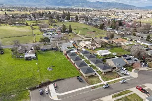 634 Colinwood Ct, Medford, OR 97501 - Photo 19