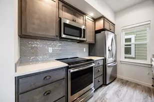 166 Mountain View Dr, Ashland, OR 97520 - Photo 3