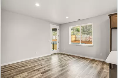 669 Old Waverly Way #20, Eagle Point, OR 97524 - Photo 7