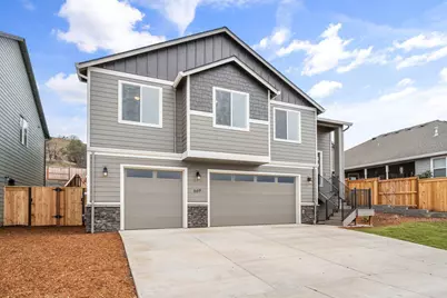 669 Old Waverly Way #20, Eagle Point, OR 97524 - Photo 1