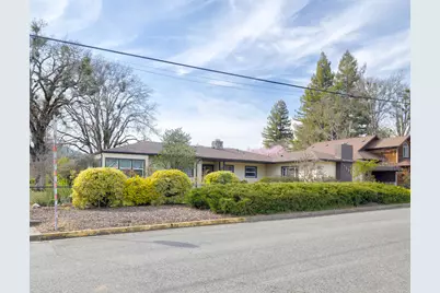 1502 NW Lawnridge Avenue, Grants Pass, OR 97526 - Photo 5