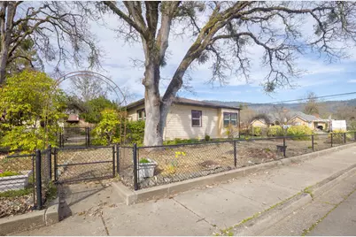 1502 NW Lawnridge Avenue, Grants Pass, OR 97526 - Photo 31