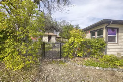 1502 NW Lawnridge Avenue, Grants Pass, OR 97526 - Photo 33