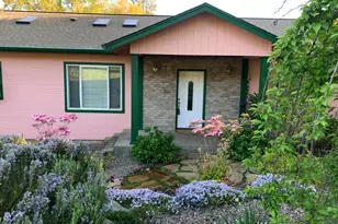 860 5th Ave, Gold Hill, OR 97525 - Photo 1