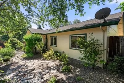 860 Fifth Avenue, Gold Hill, OR 97525 - Photo 45