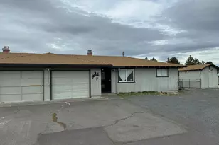 21130 SE Reed Market Rd, Bend, OR 97702 - Photo 3