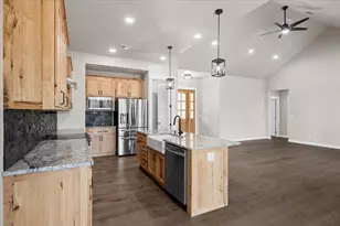 3340 Redwood Hwy, Grants Pass, OR 97527 - Photo 9