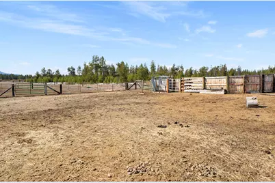 1052 S Airport Drive, Crescent, OR 97733 - Photo 33