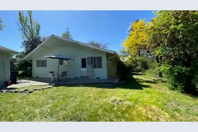 333 W Park Street, Grants Pass, OR 97527 - Photo 1