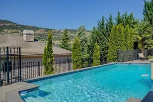 107 Monterey Dr, Medford, OR 97504 - Photo 5