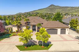 107 Monterey Dr, Medford, OR 97504 - Photo 1