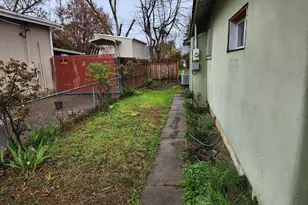 814 W 2nd St, Medford, OR 97501 - Photo 15