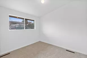 76 SE Hoff Ln, Madras, OR 97741 - Photo 5