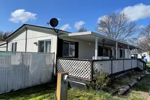 633 E Archwood Dr, Eagle Point, OR 97524 - Photo 3