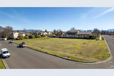 1924 Sky Park Drive, Medford, OR 97504 - Photo 3