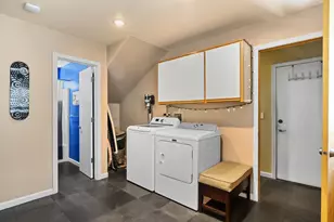 139 NW Broadway St, Bend, OR 97703 - Photo 17