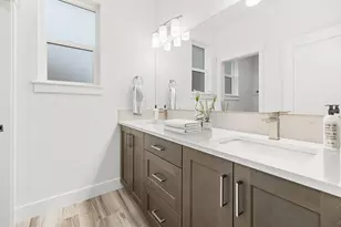 21423 NE Hayloft Pl, Bend, OR 97701 - Photo 5