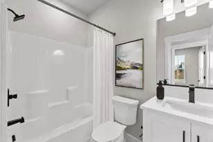 21427 NE Hayloft Pl, Bend, OR 97701 - Photo 7