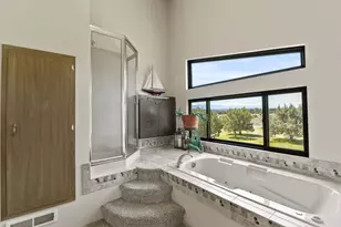 66985 Rock Island Ln, Bend, OR 97703 - Photo 15