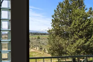 66985 Rock Island Ln, Bend, OR 97703 - Photo 9