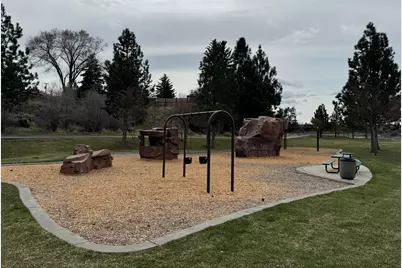 619 SW 15th Street, Redmond, OR 97756 - Photo 19