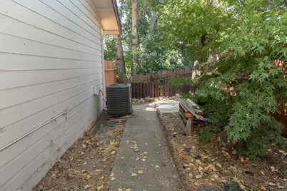 47 SW Eastern Avenue #APT 8, Grants Pass, OR 97526 - Photo 39