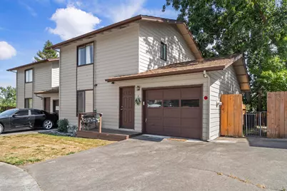 47 SW Eastern Avenue #APT 8, Grants Pass, OR 97526 - Photo 41