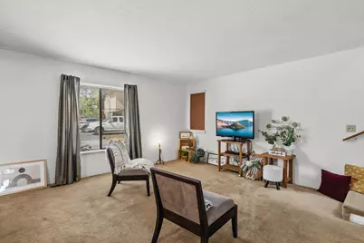 47 SW Eastern Avenue #APT 8, Grants Pass, OR 97526 - Photo 3