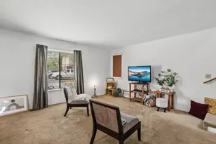 47 SW Eastern Ave, Grants Pass, OR 97526 - Photo 3