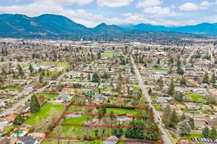 1345 NE 9th St, Grants Pass, OR 97526 - Photo 81