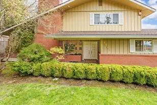 1345 NE 9th St, Grants Pass, OR 97526 - Photo 7