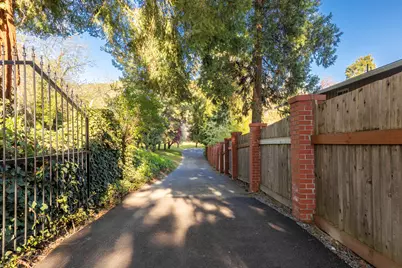 1345 NE 9th Street, Grants Pass, OR 97526 - Photo 5