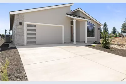 271 E Diamond Peak Avenue, Sisters, OR 97759 - Photo 5