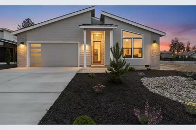 271 E Diamond Peak Avenue, Sisters, OR 97759 - Photo 3