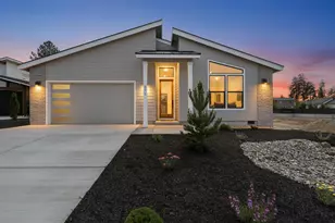 271 E Diamond Peak Ave, Sisters, OR 97759 - Photo 3