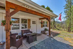 7537 Sterling Creek Rd, Jacksonville, OR 97530 - Photo 3