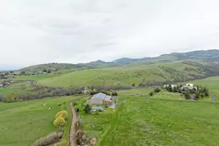 1620 Butler Creek Rd, Ashland, OR 97520 - Photo 3