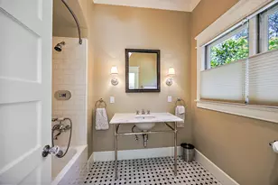 586 B St, Ashland, OR 97520 - Photo 33