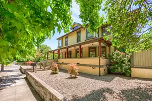 586 B St, Ashland, OR 97520 - Photo 79