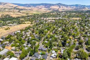 586 B St, Ashland, OR 97520 - Photo 85