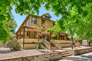 586 B St, Ashland, OR 97520 - Photo 3