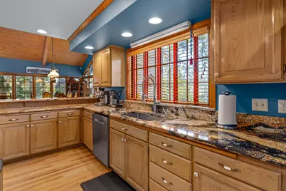 240 NE Scenic Drive, Grants Pass, OR 97526 - Photo 15