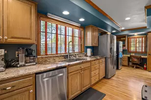 240 NE Scenic Dr, Grants Pass, OR 97526 - Photo 13