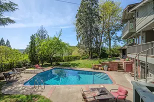 240 NE Scenic Dr, Grants Pass, OR 97526 - Photo 43