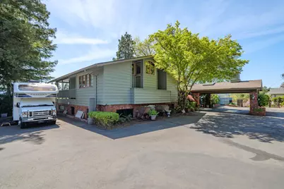 240 NE Scenic Drive, Grants Pass, OR 97526 - Photo 41